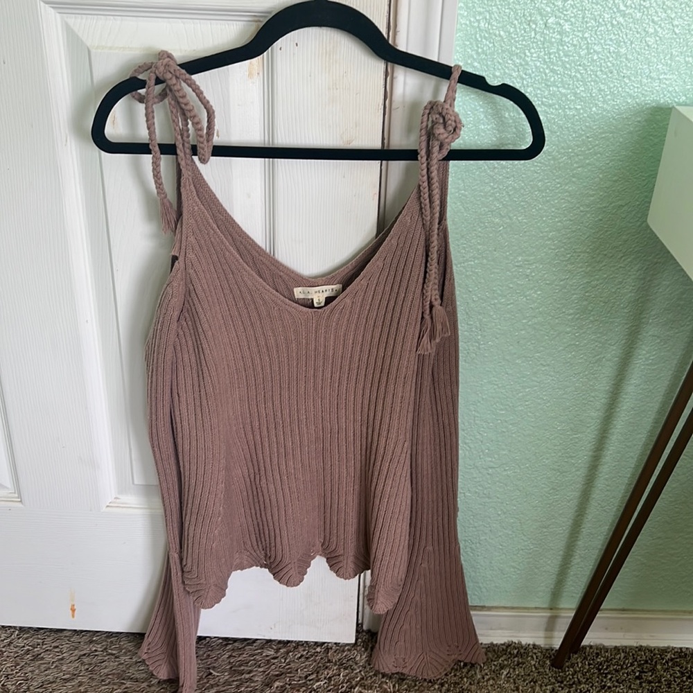 Selling this off the shoulder sweater from Pacsun. Size is small